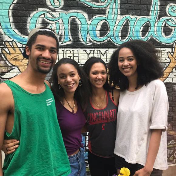 Meet your Posher, Mia - Picture 1 of 1